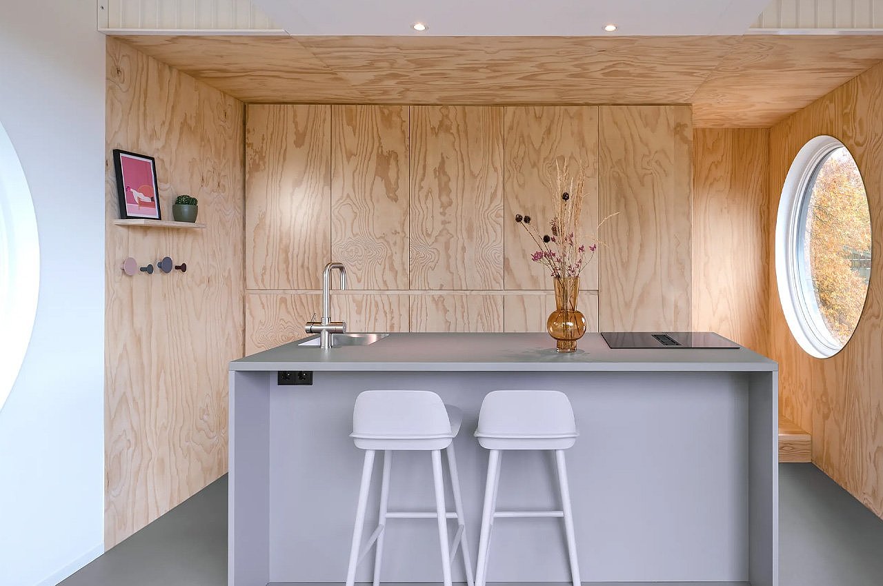 Wooden house，on vacation，aviary，