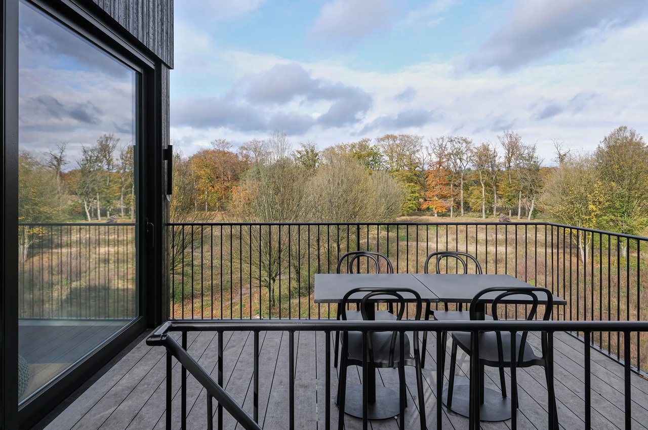 Wooden house，on vacation，aviary，