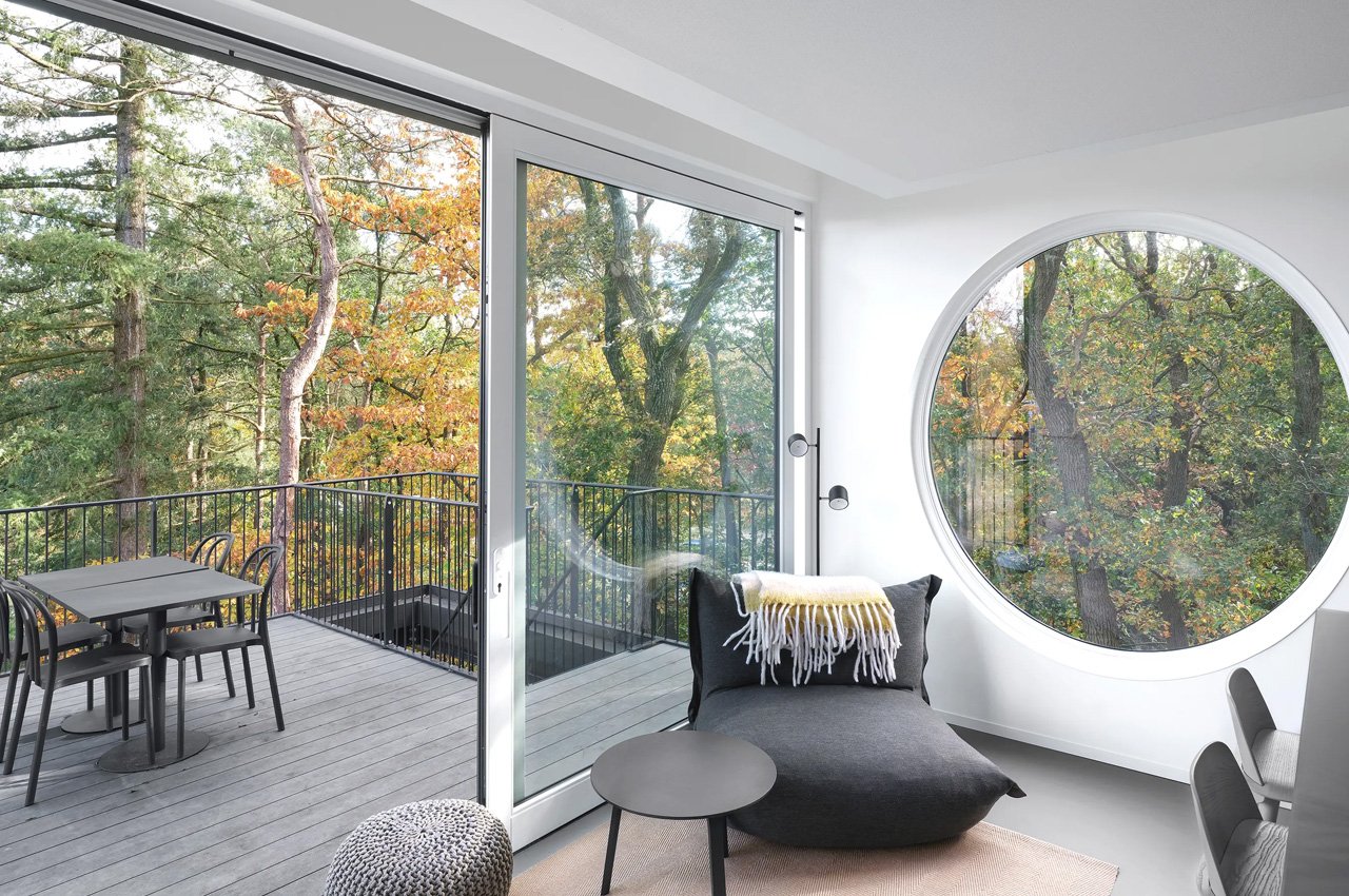 Wooden house，on vacation，aviary，