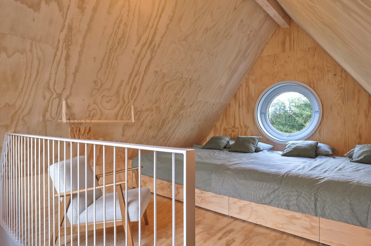 Wooden house，on vacation，aviary，