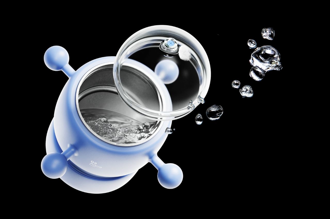 Flashlight，speaker，bottle，outer space，