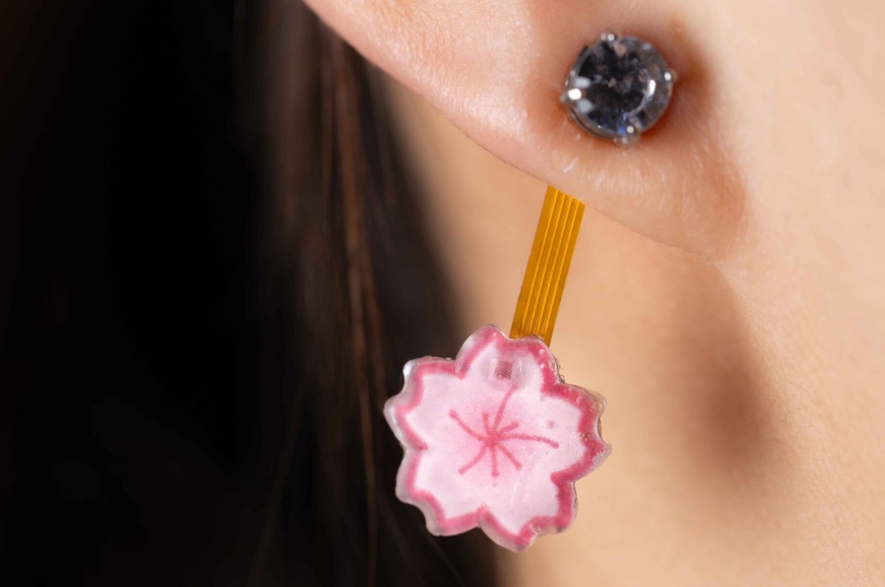 Earrings，intelligence，product design，wearable devices ，