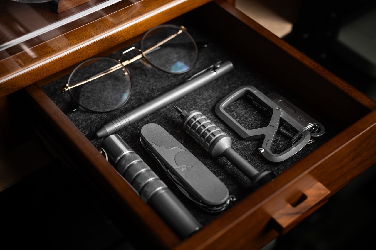 Display cabinet，EDC，furniture design ，EDC tool storage box，