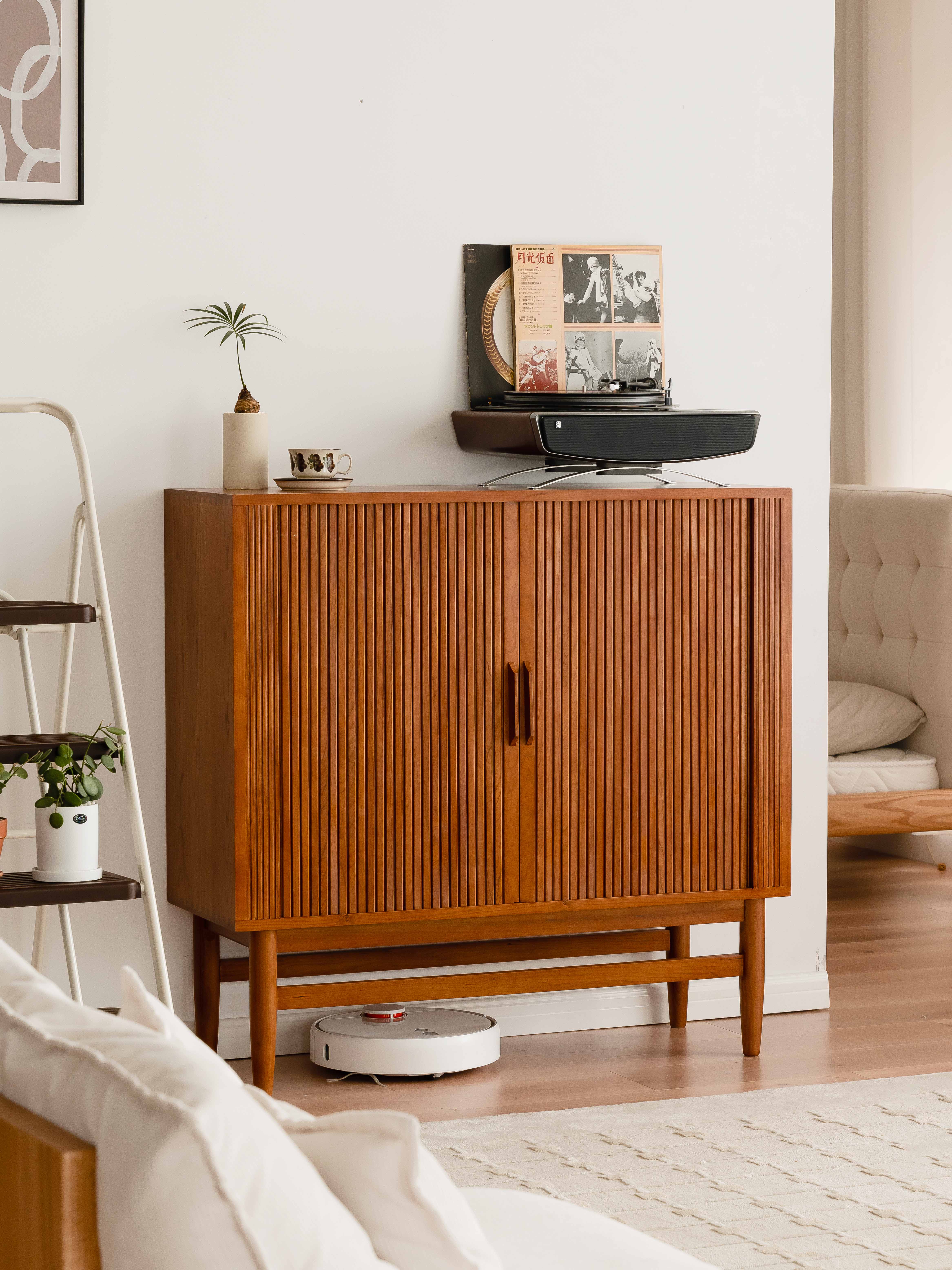 Solid wood furniture，Jewelry cabinet，medieval furniture，Residential Furniture，Original design，furniture design ，