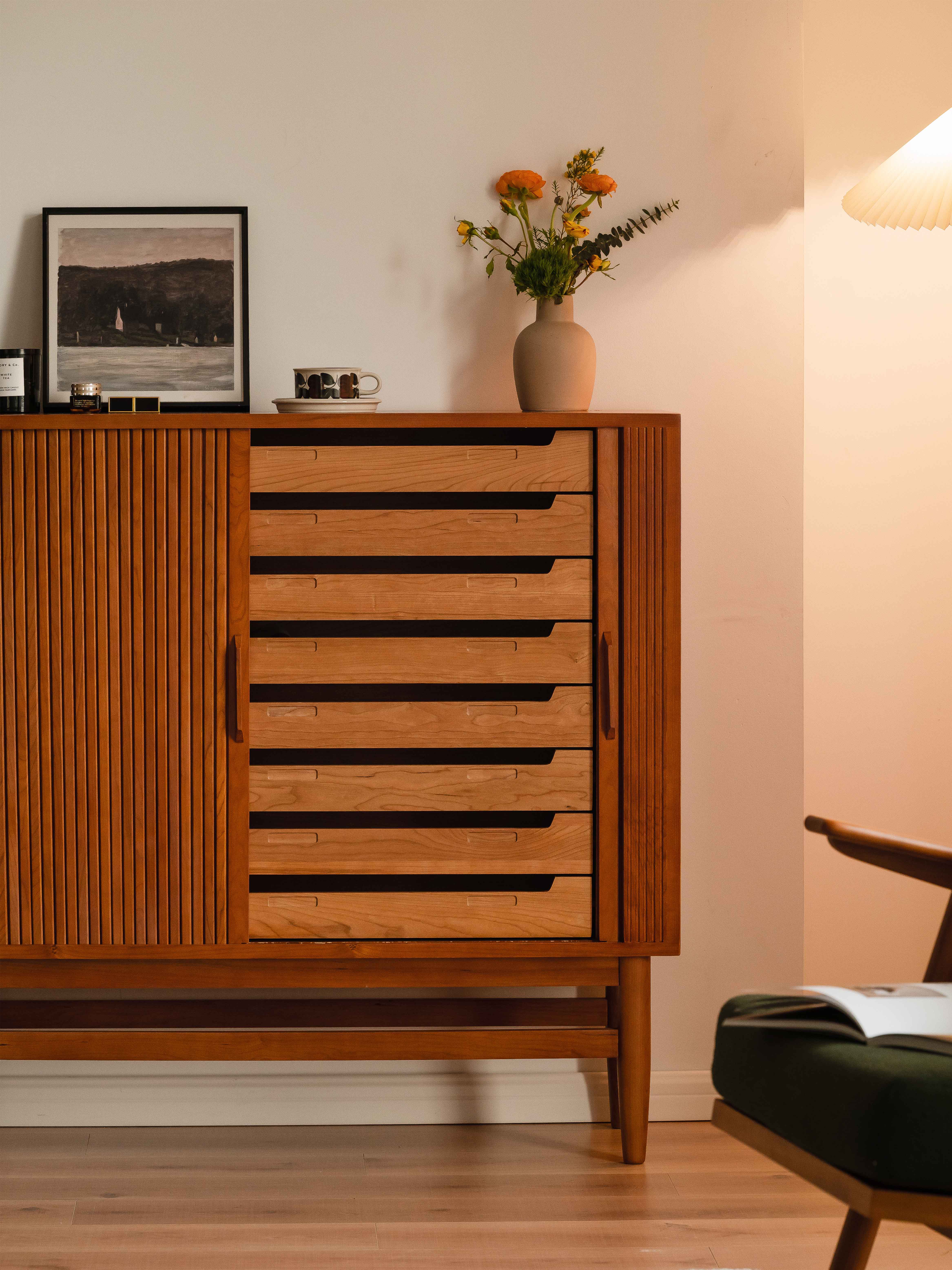 Solid wood furniture，Jewelry cabinet，medieval furniture，Residential Furniture，Original design，furniture design ，