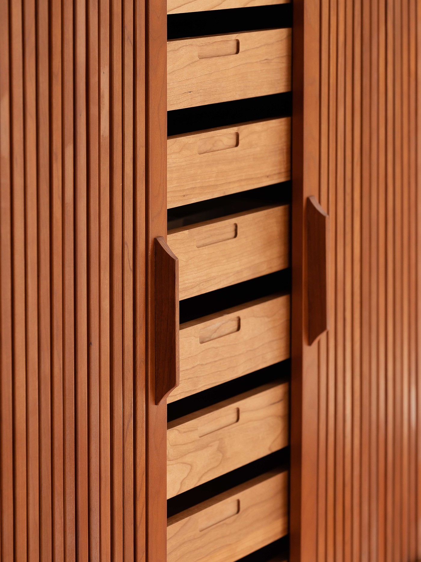 Solid wood furniture，Jewelry cabinet，medieval furniture，Residential Furniture，Original design，furniture design ，