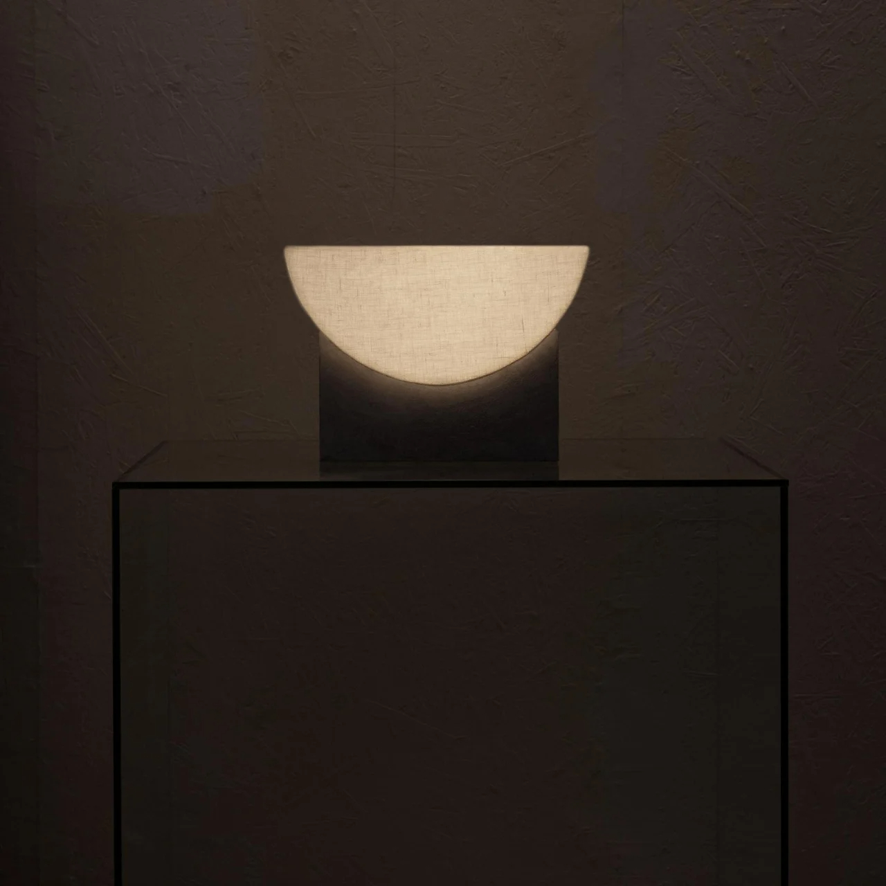 circular production，Waste reuse，Minimalist design ，Desk lamp，