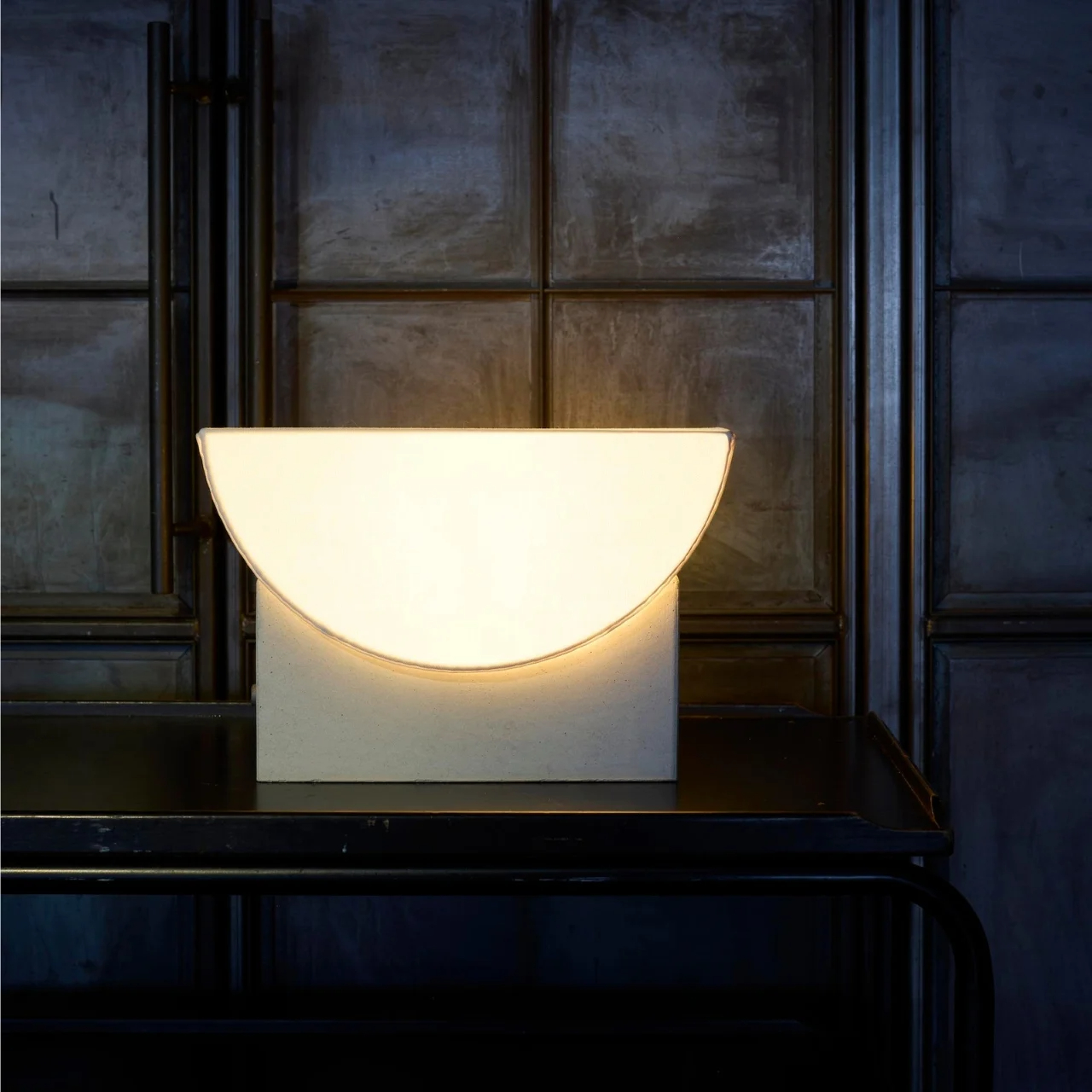 circular production，Waste reuse，Minimalist design ，Desk lamp，