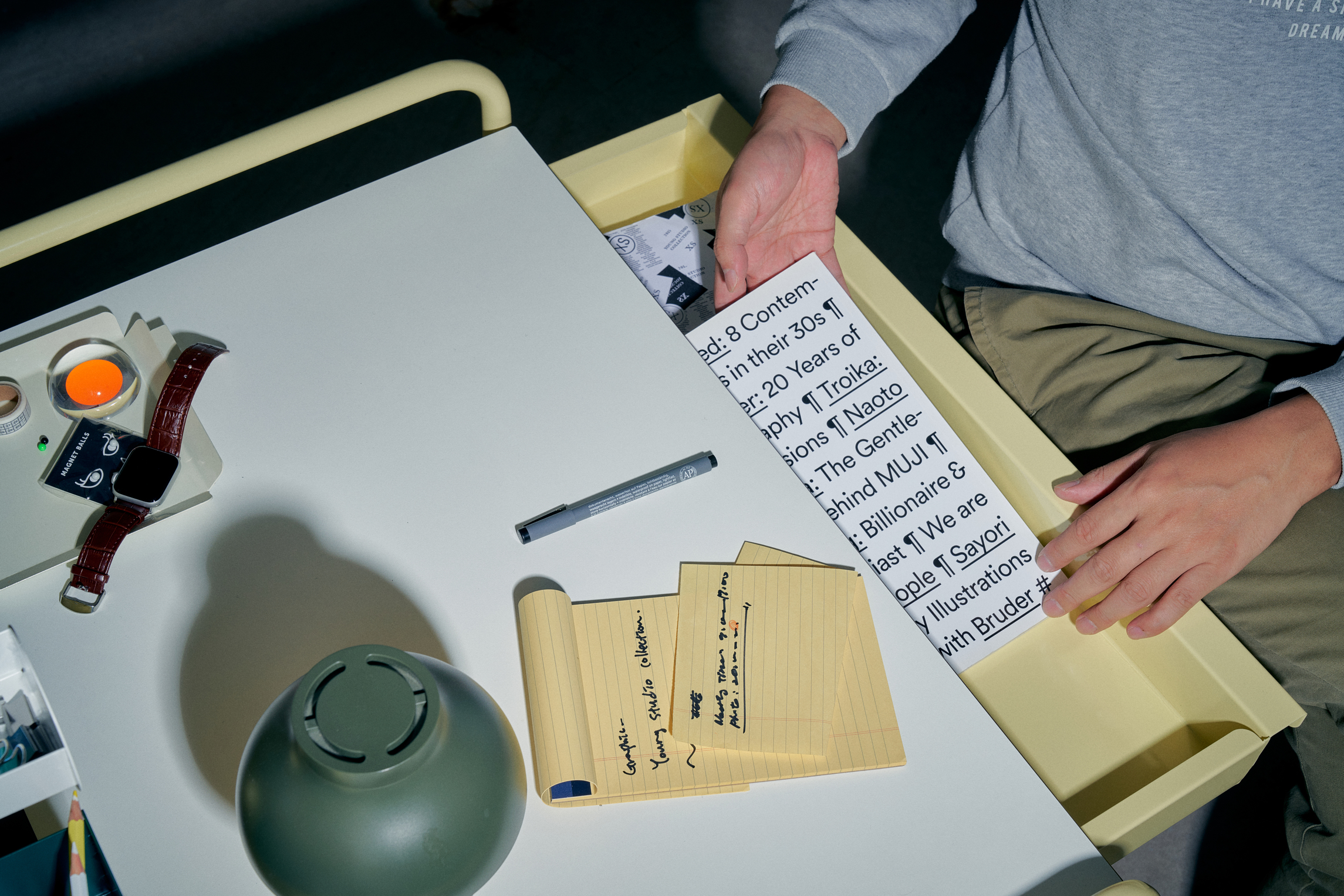 desk，Alone，space，furniture，