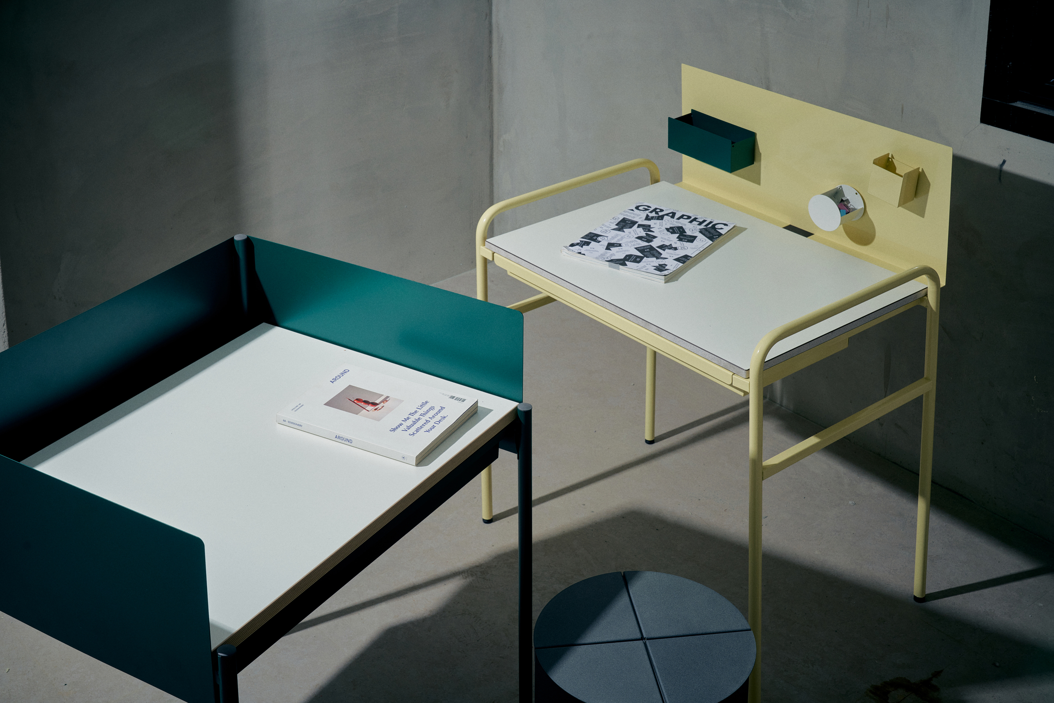 desk，Alone，space，furniture，