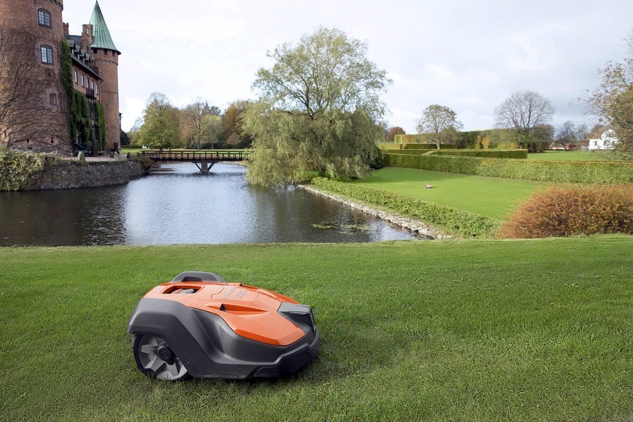 Husqvarna，Built-in GPS，Automatic mower，