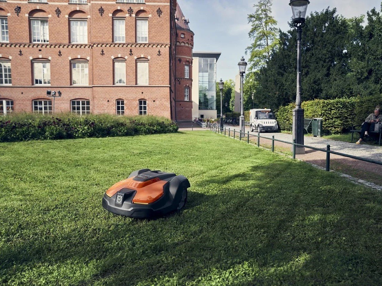 Husqvarna，Built-in GPS，Automatic mower，