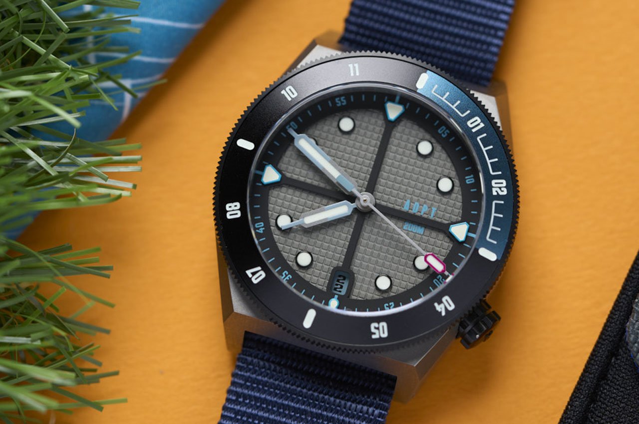 double watch，ADPT SERIES 1，outdoors，compass，