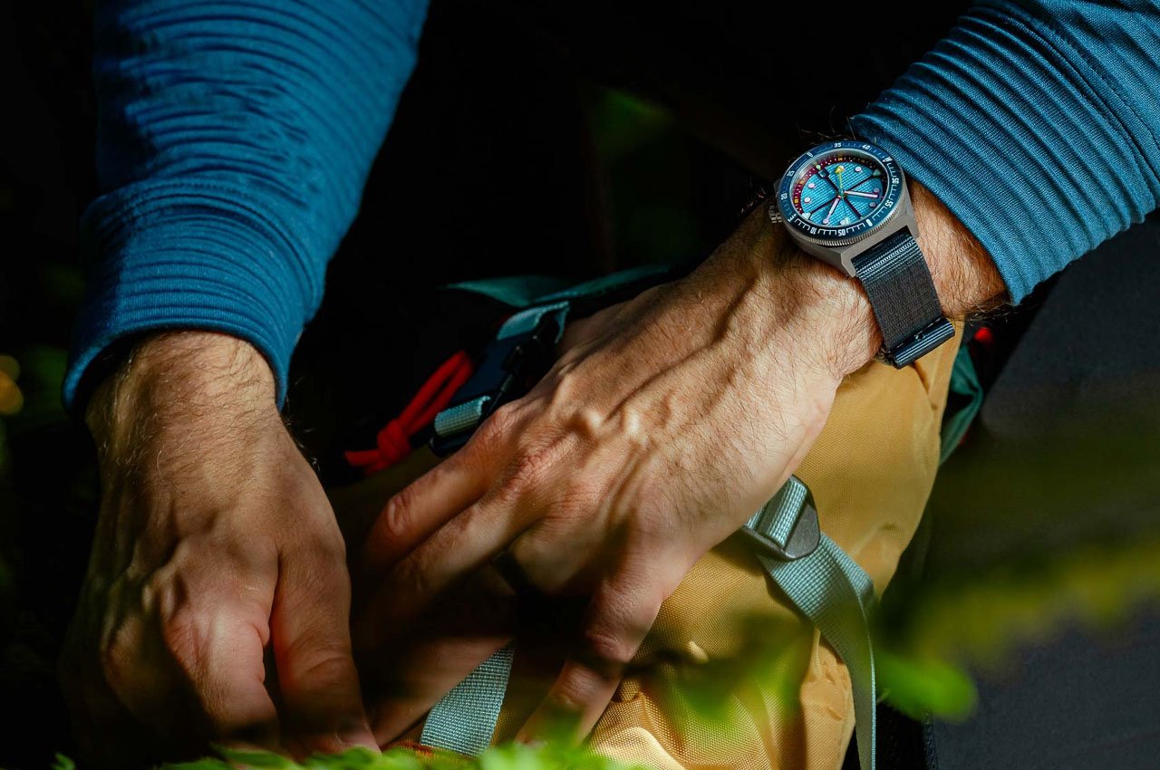 double watch，ADPT SERIES 1，outdoors，compass，