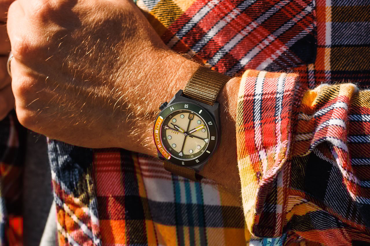 double watch，ADPT SERIES 1，outdoors，compass，