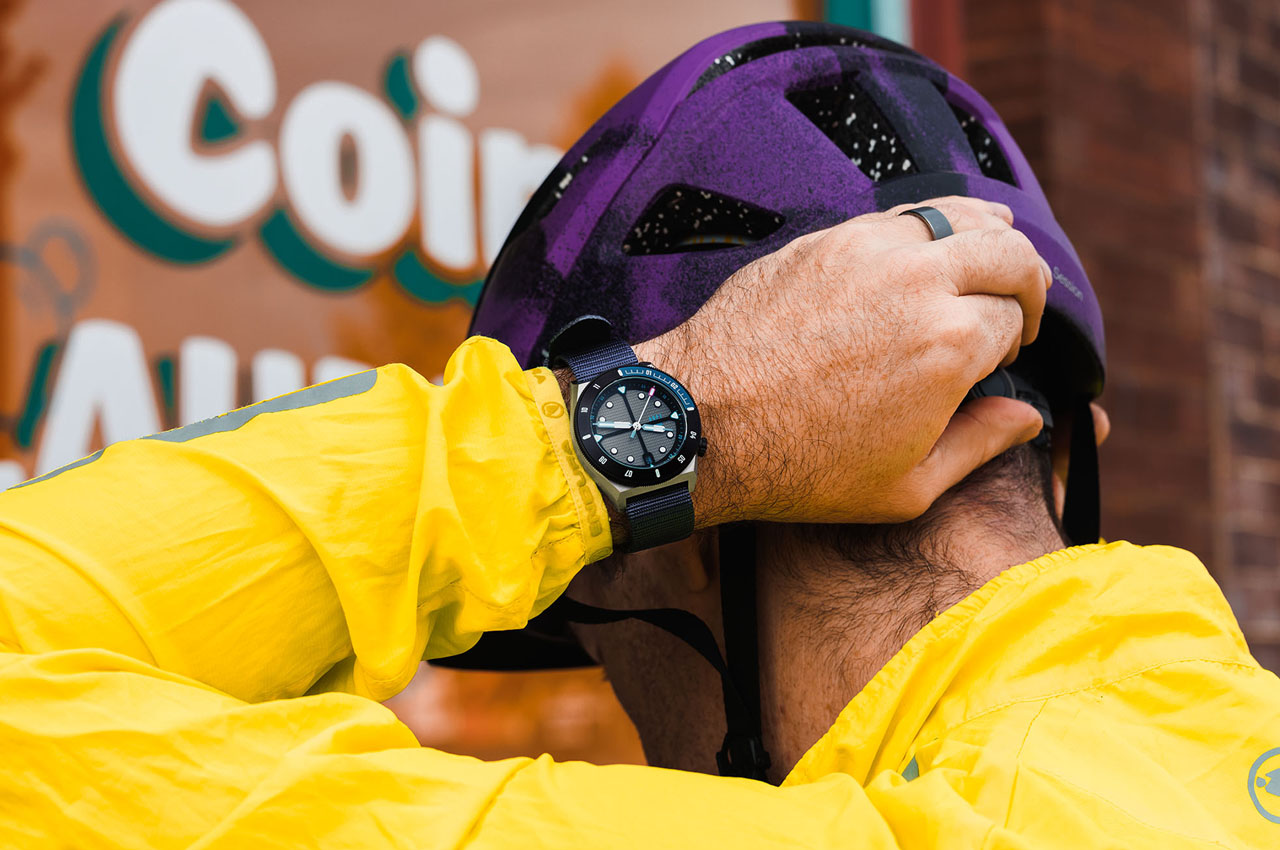 double watch，ADPT SERIES 1，outdoors，compass，