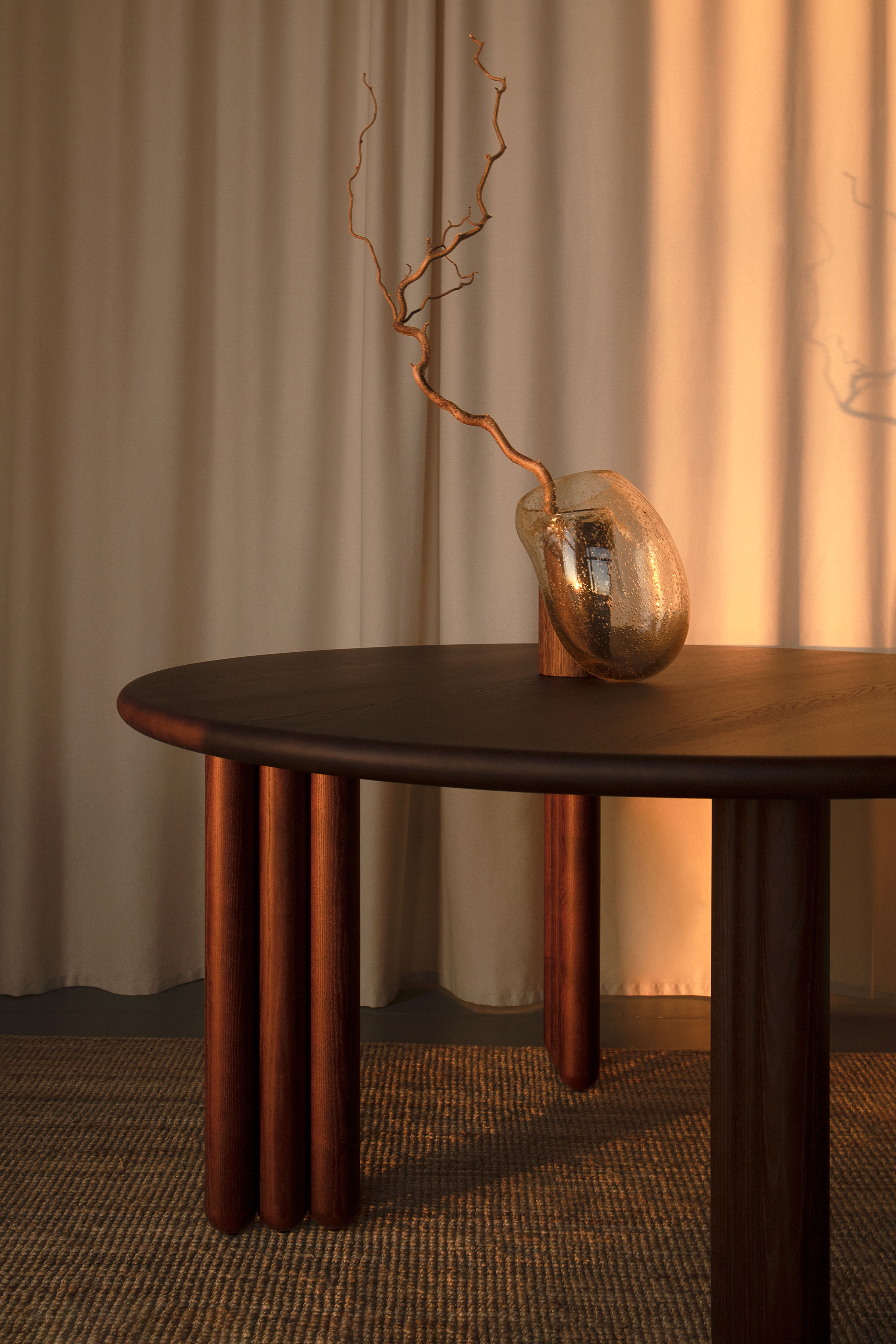 table，furniture，Versatility，