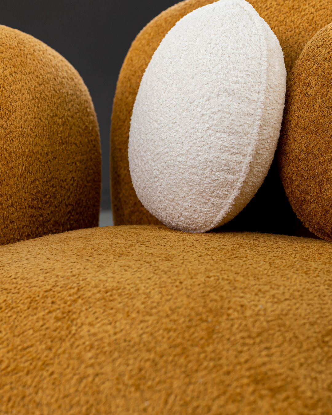 Armchair，chair，furniture，