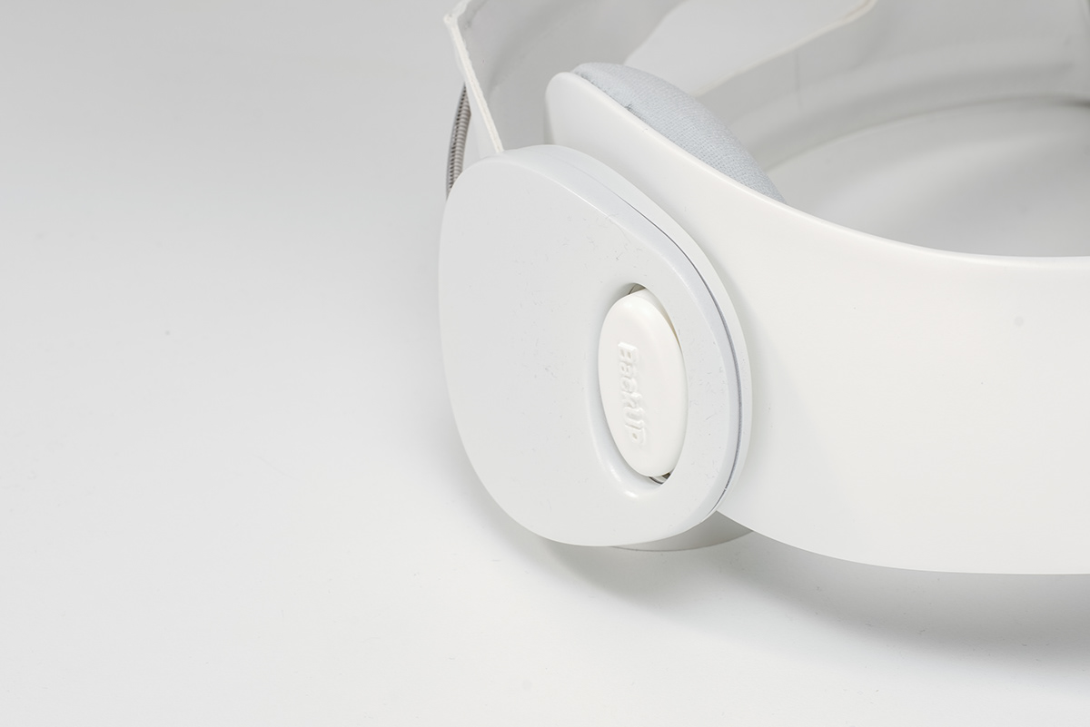 apparatus，patient，rehabilitation，medical care，spine，BackUP，white，