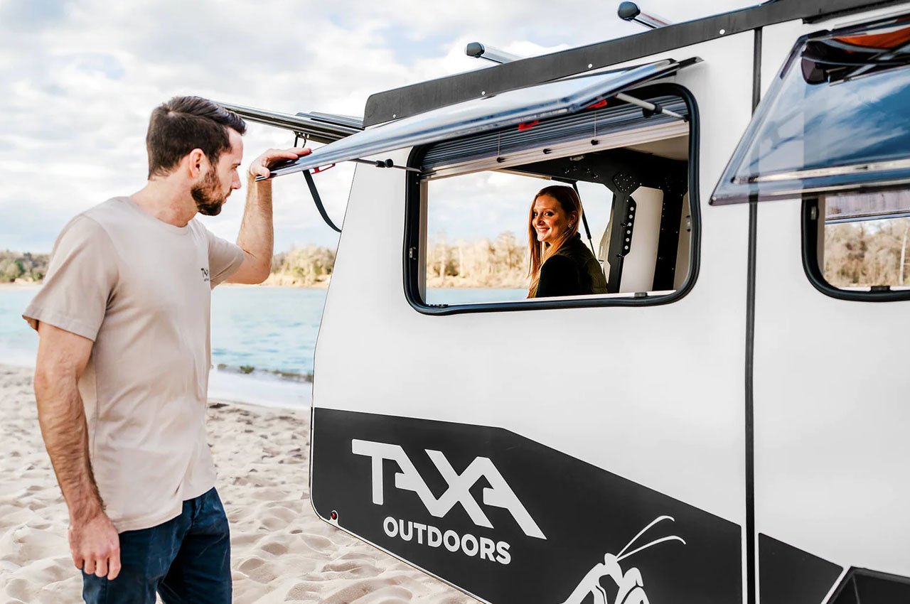 solar eclipse，trailer，outdoors，travel，Design，