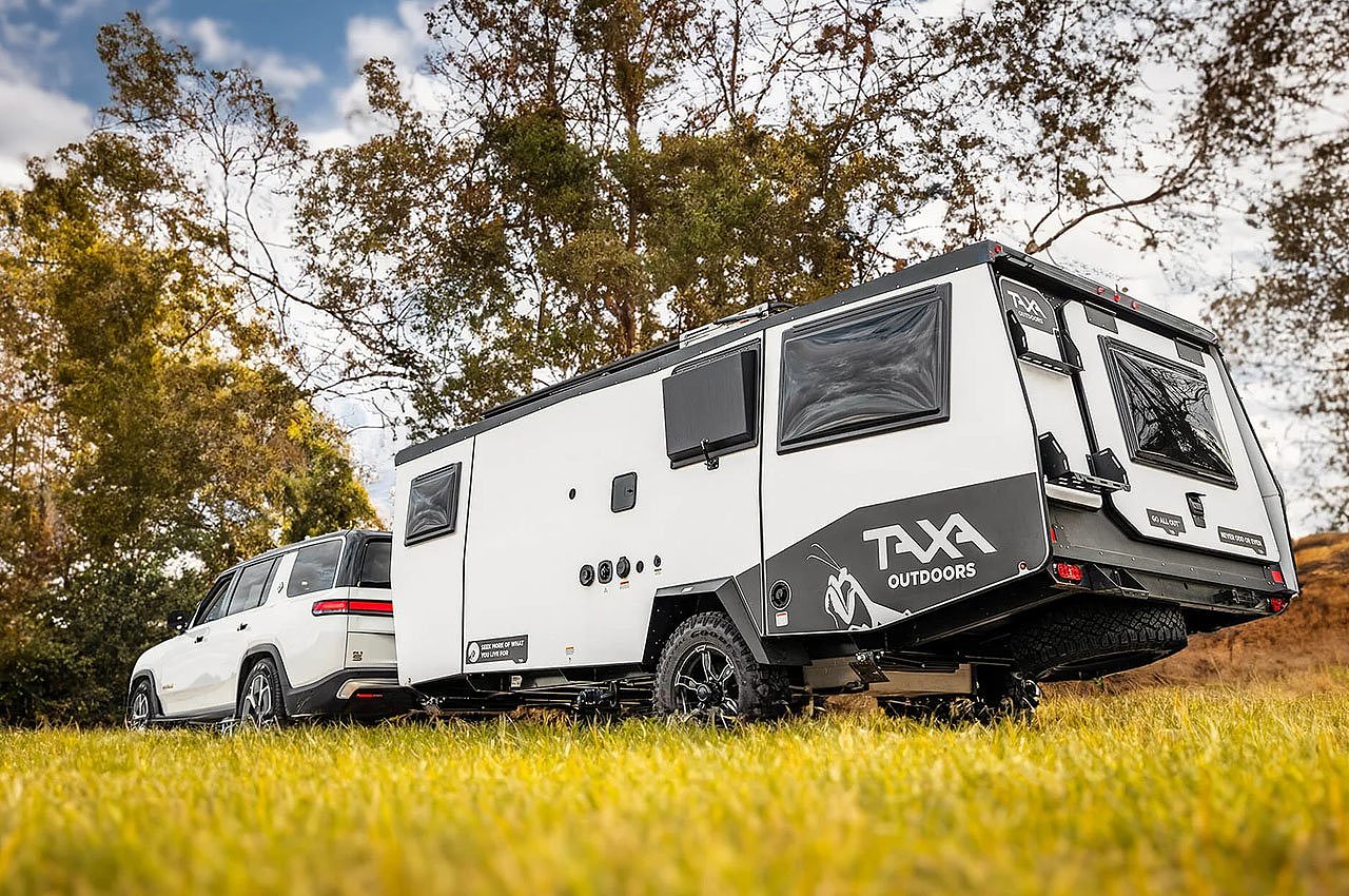 solar eclipse，trailer，outdoors，travel，Design，