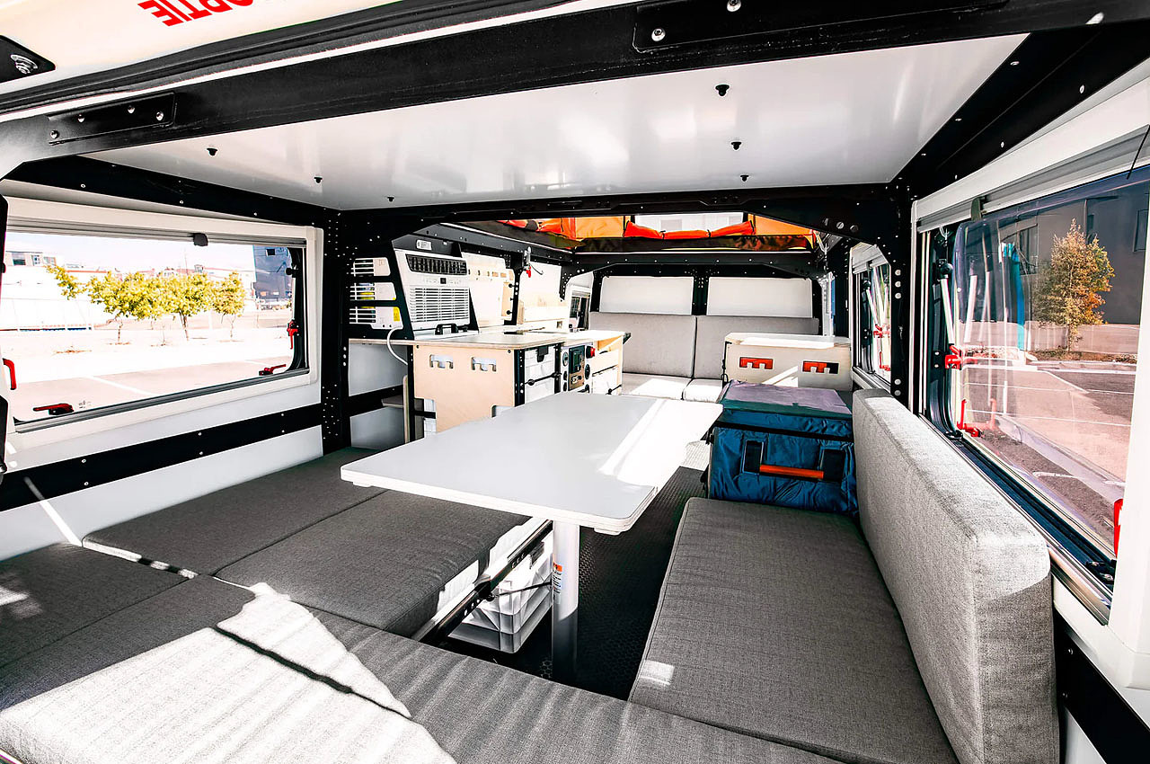 solar eclipse，trailer，outdoors，travel，Design，
