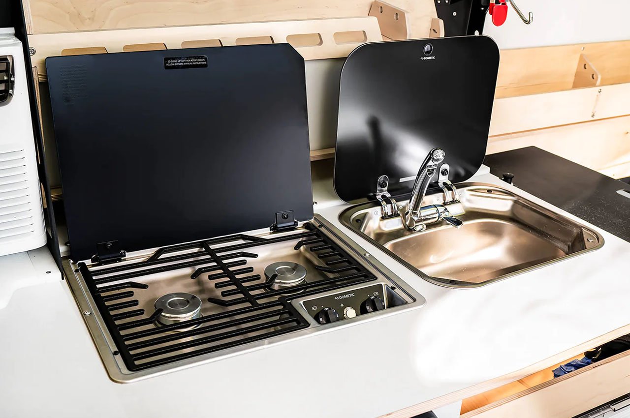 solar eclipse，trailer，outdoors，travel，Design，