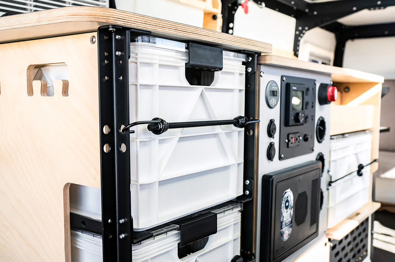 solar eclipse，trailer，outdoors，travel，Design，