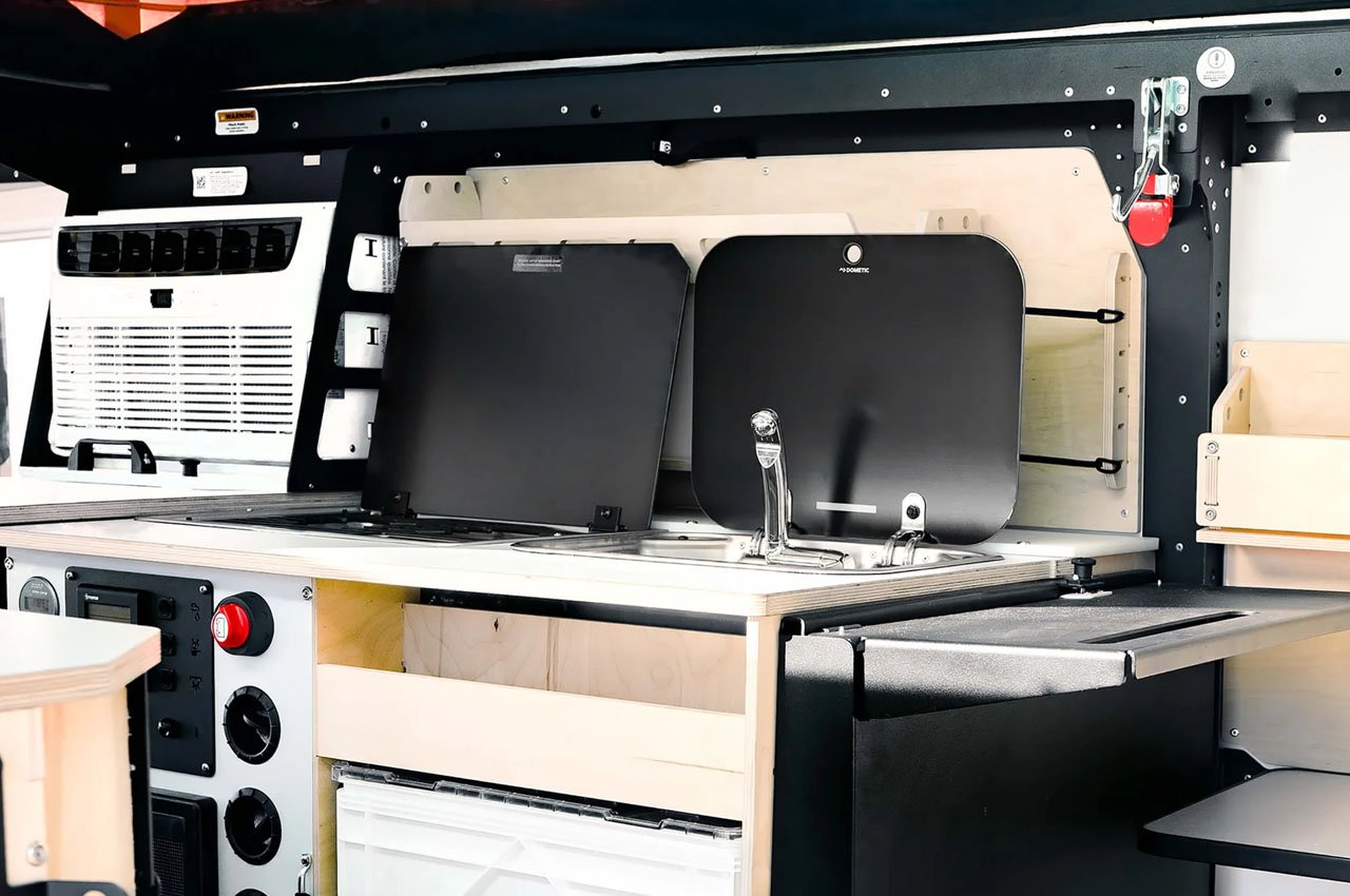 solar eclipse，trailer，outdoors，travel，Design，