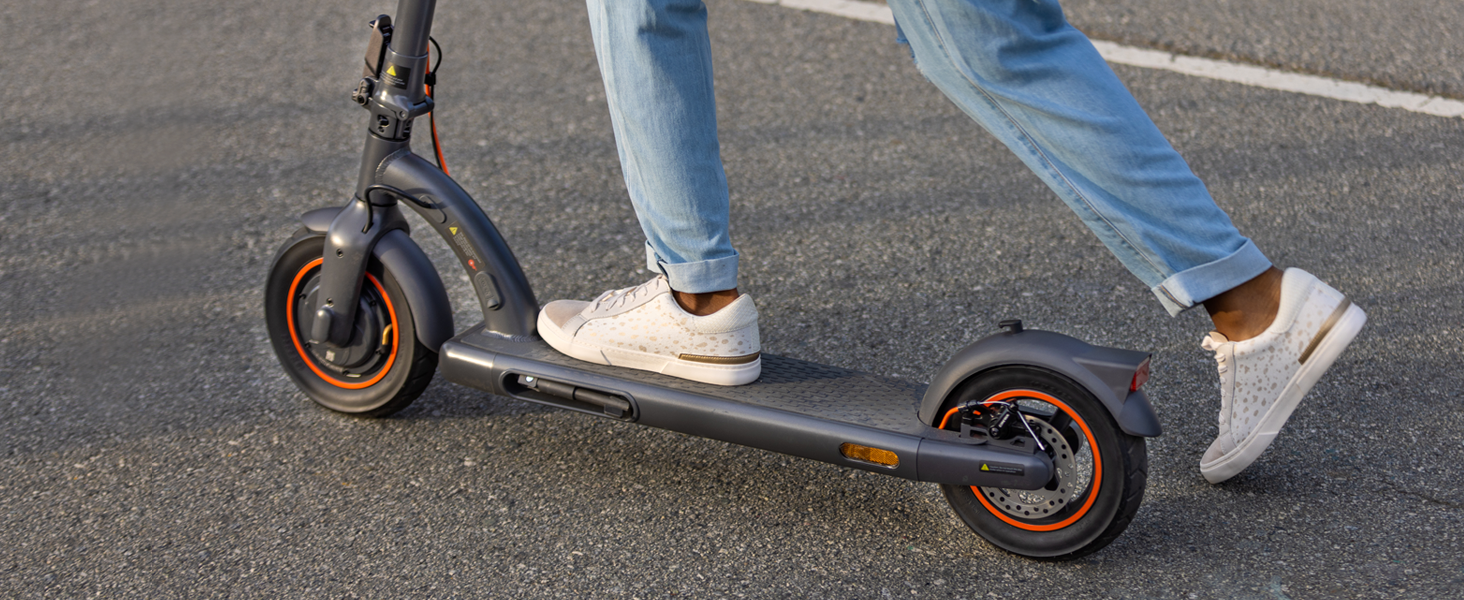 Electric scooter，vehicle，