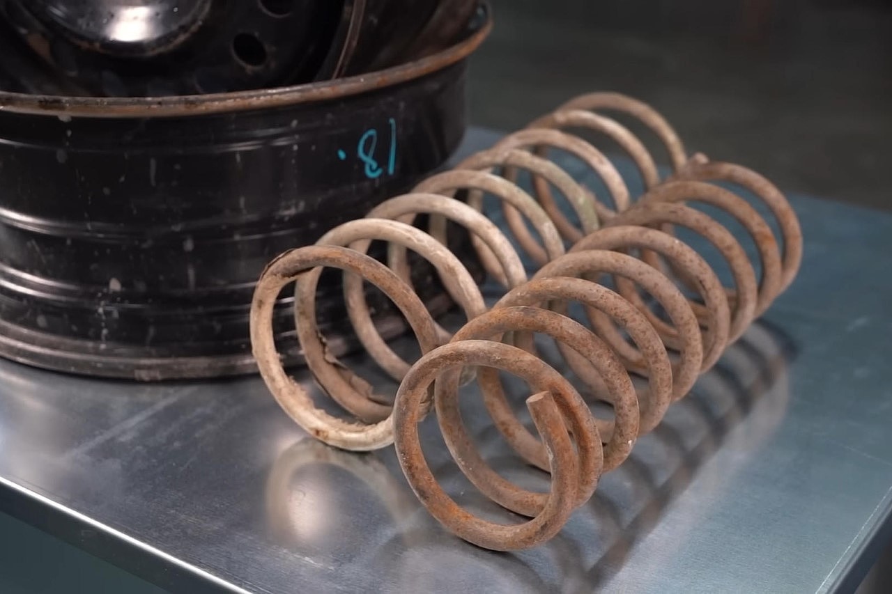spring tire，suv，Metallic materials，