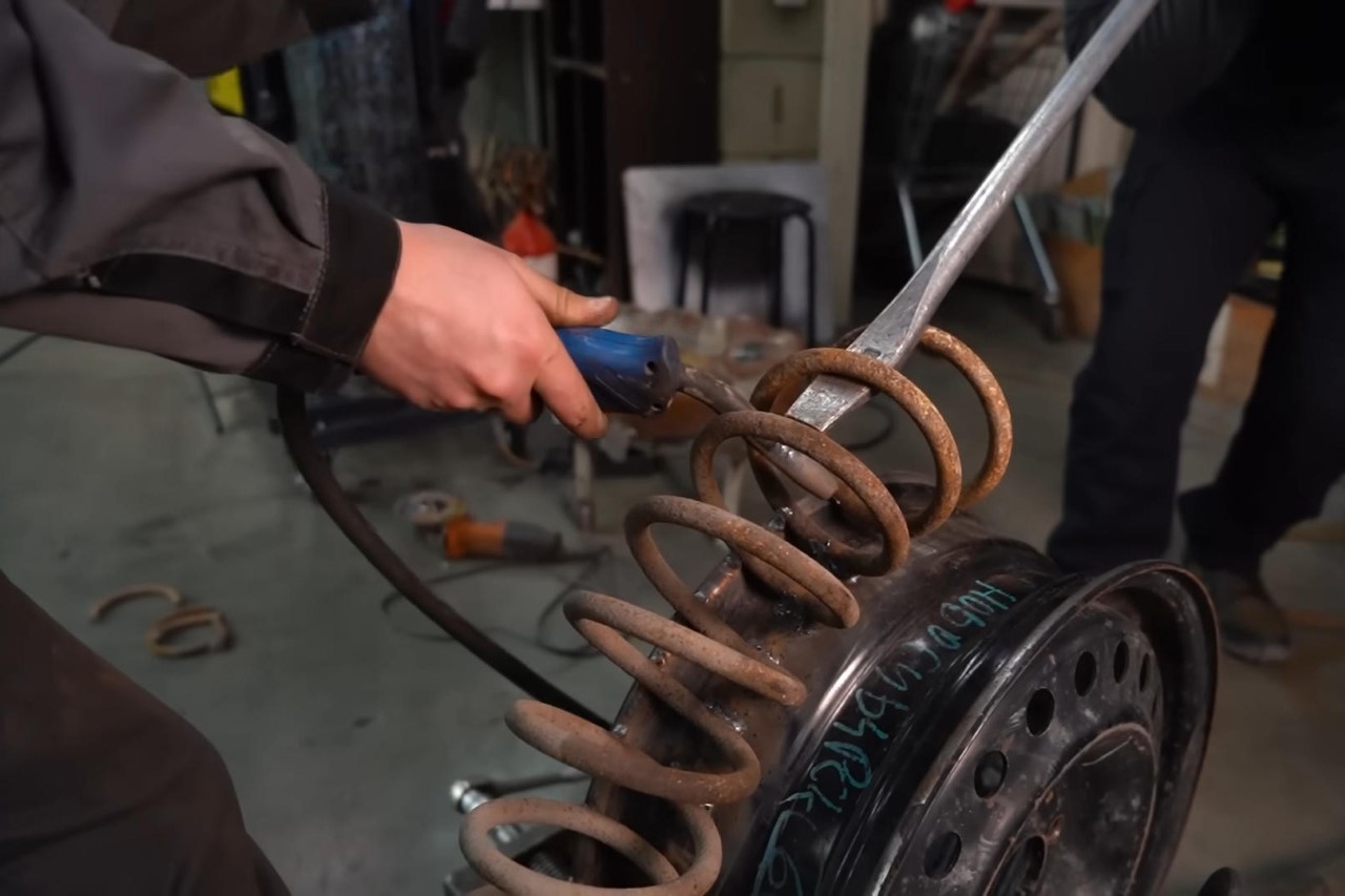 spring tire，suv，Metallic materials，