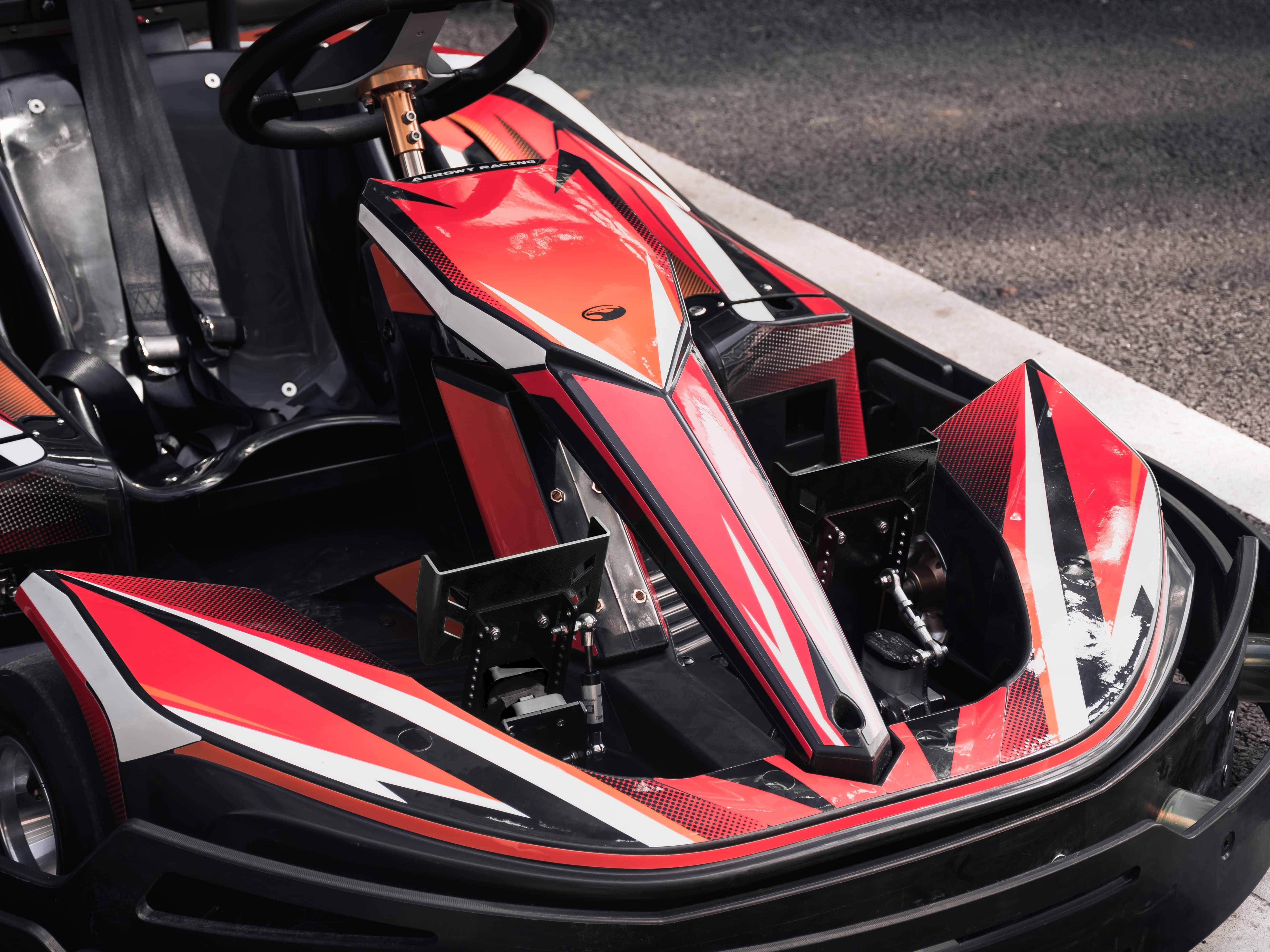 automobile，vehicle，go-kart，sports competition，Amusement equipment，