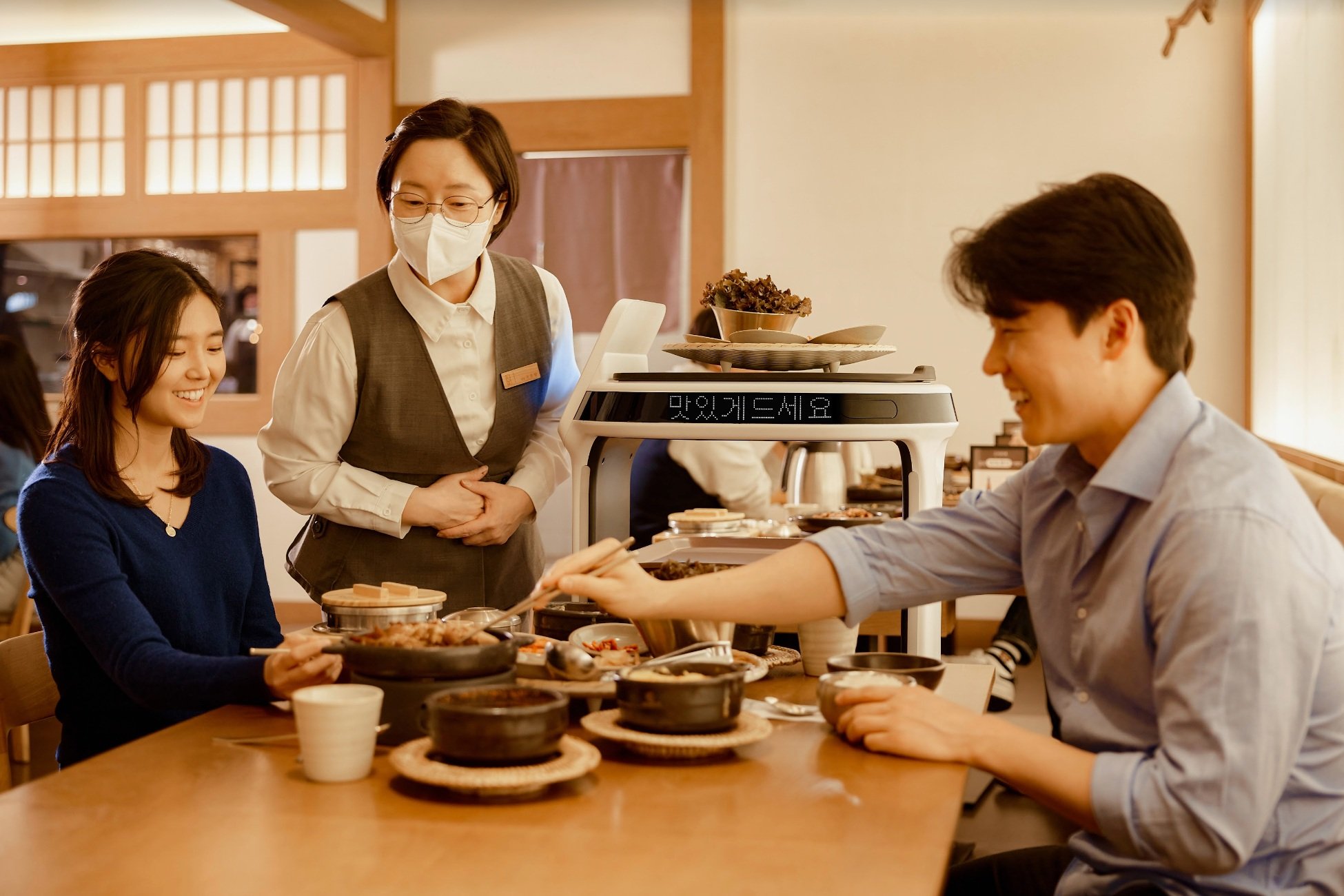 Servi Plus，food delivery，robot，