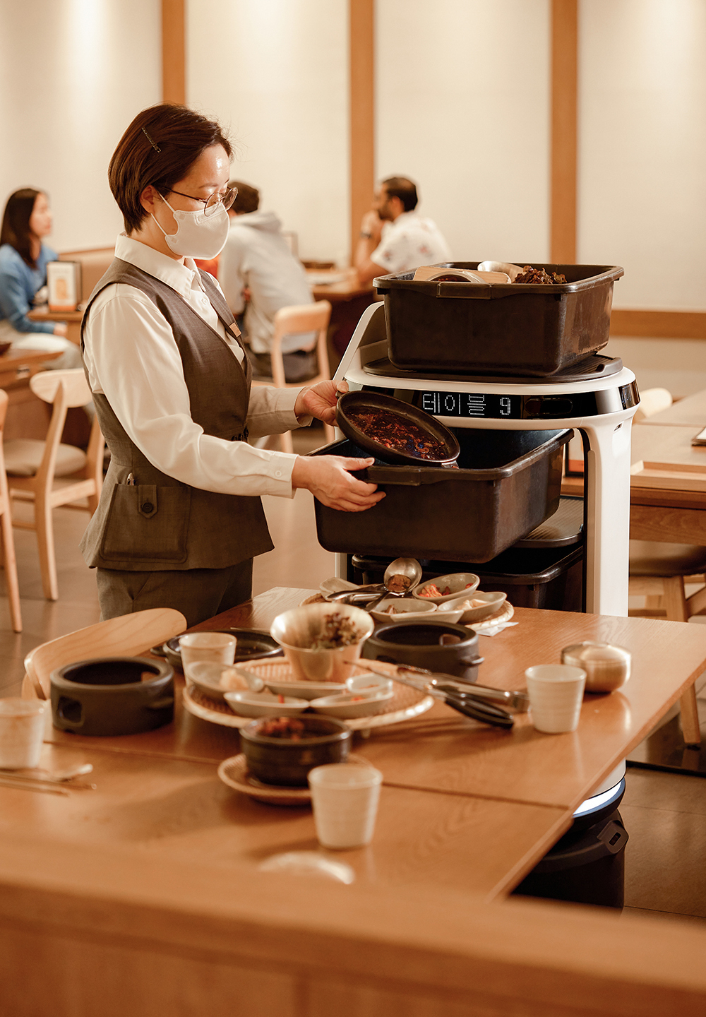 Servi Plus，food delivery，robot，