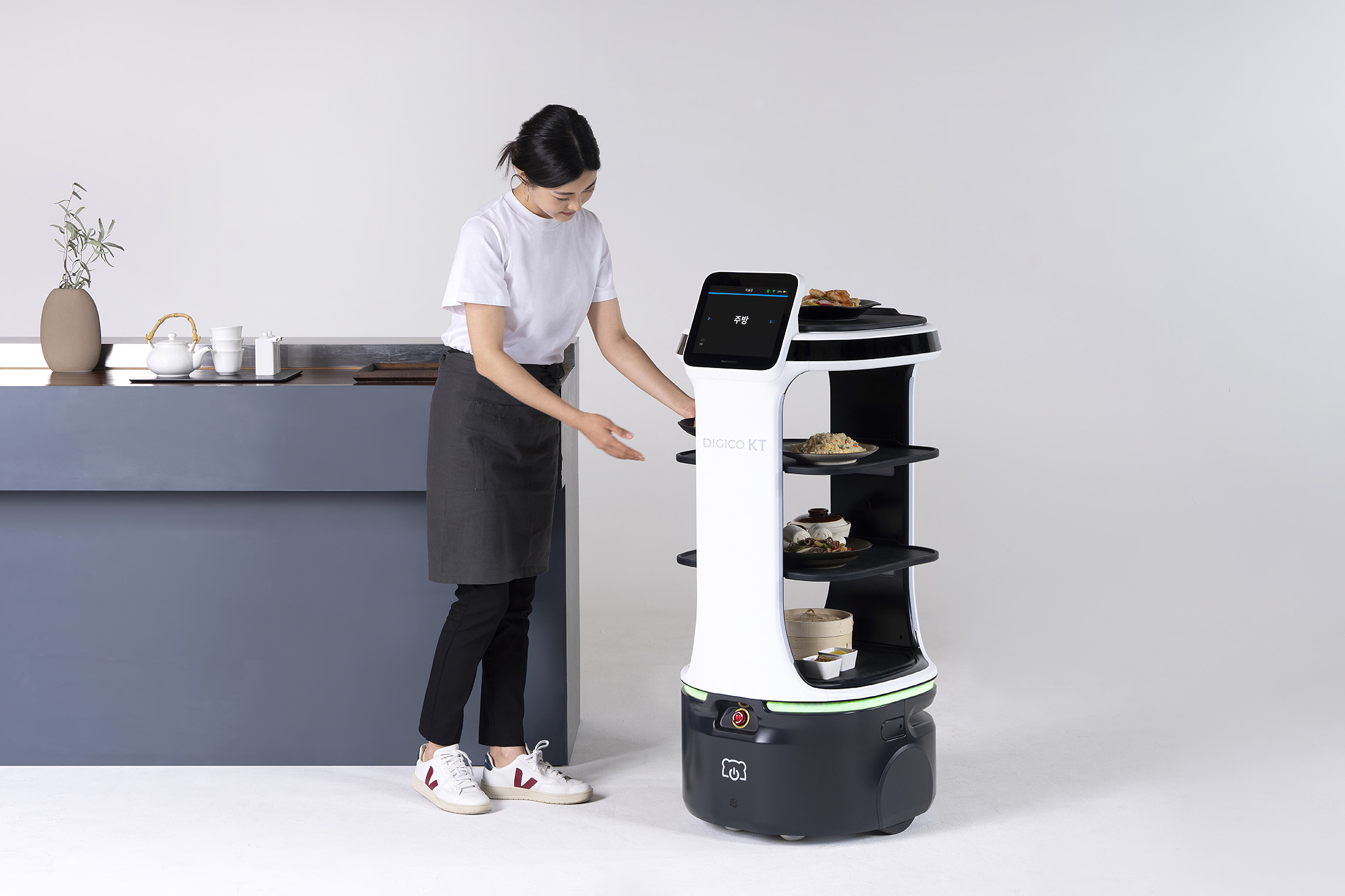 Servi Plus，food delivery，robot，