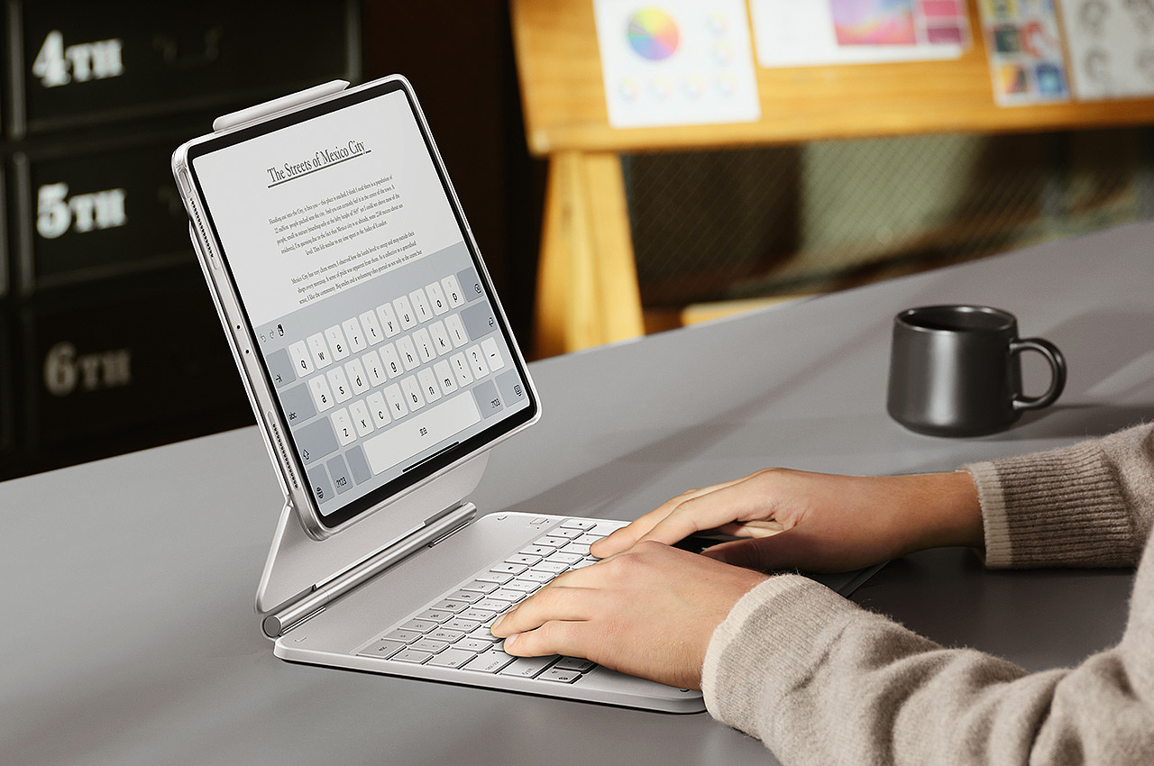 IPad accessories，Magnetic protective sleeve，Keyboard function，