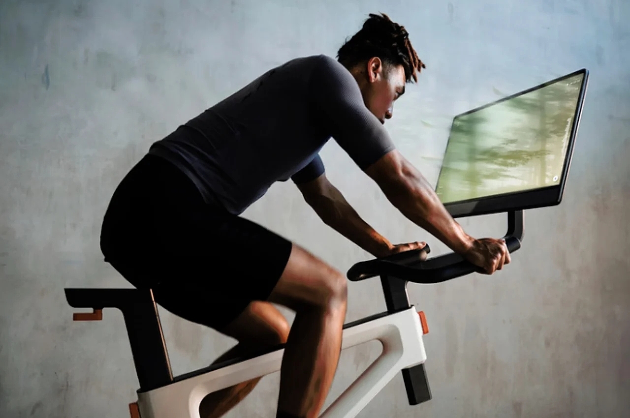 holographic screen，Indoor fitness，Virtual Reality Experience，