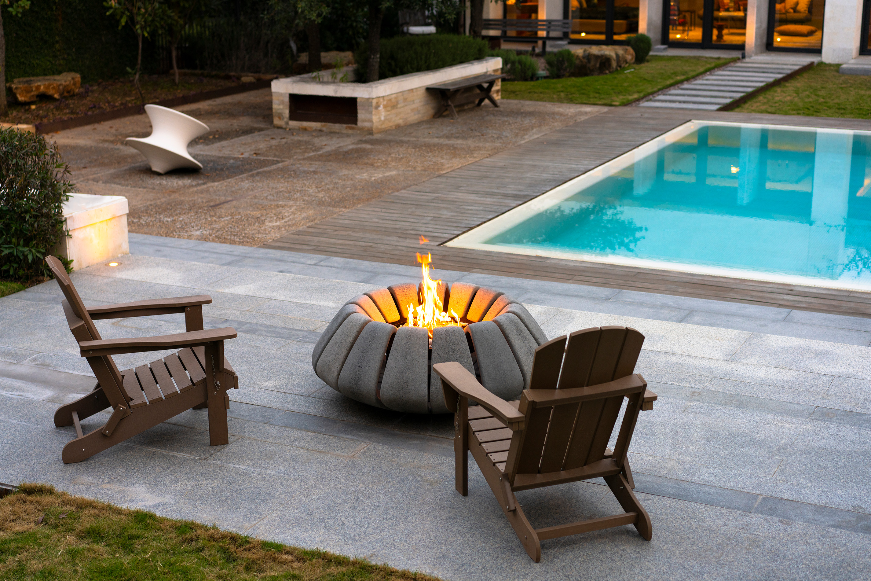 concrete，Fire pit，Sunflower，