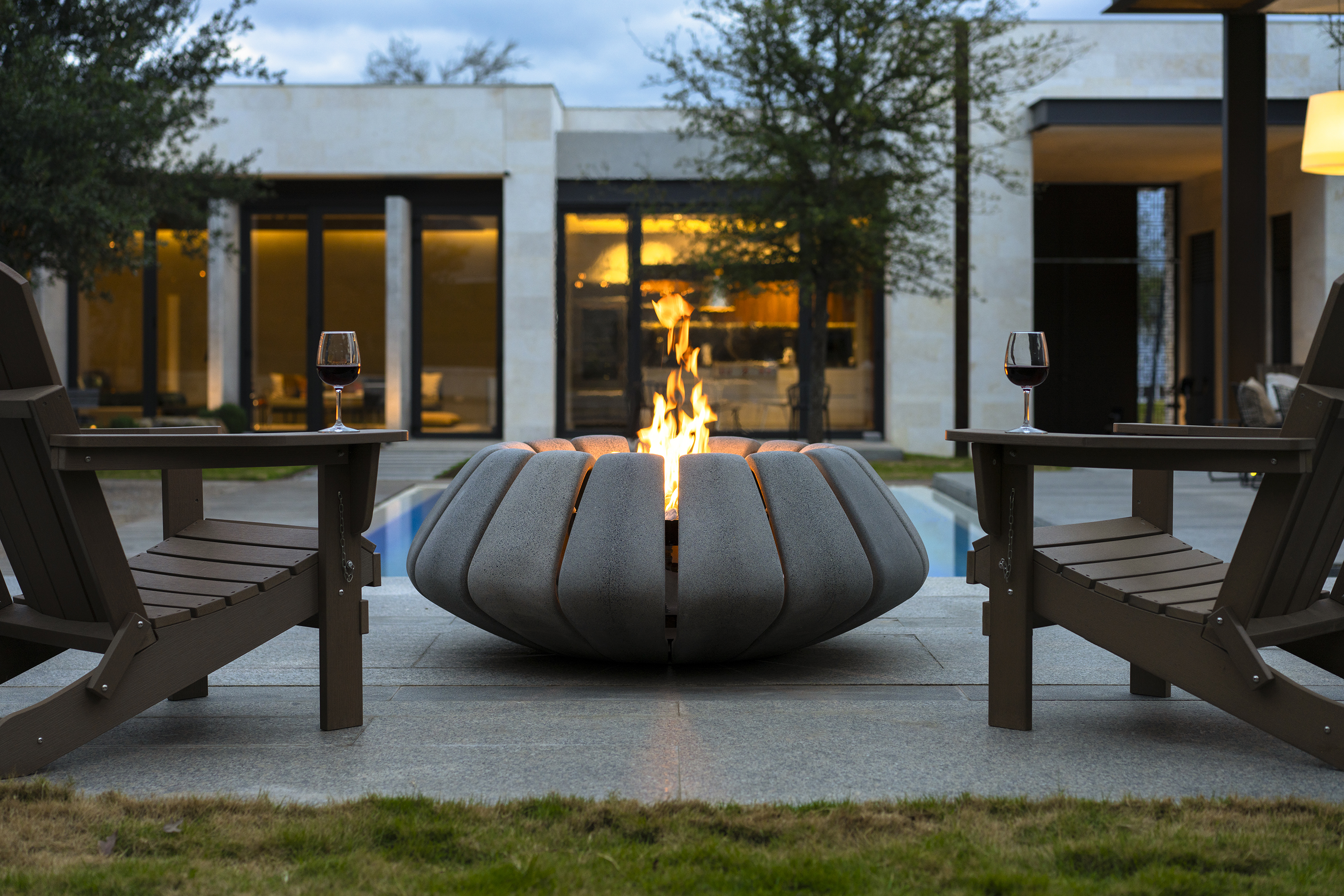 concrete，Fire pit，Sunflower，