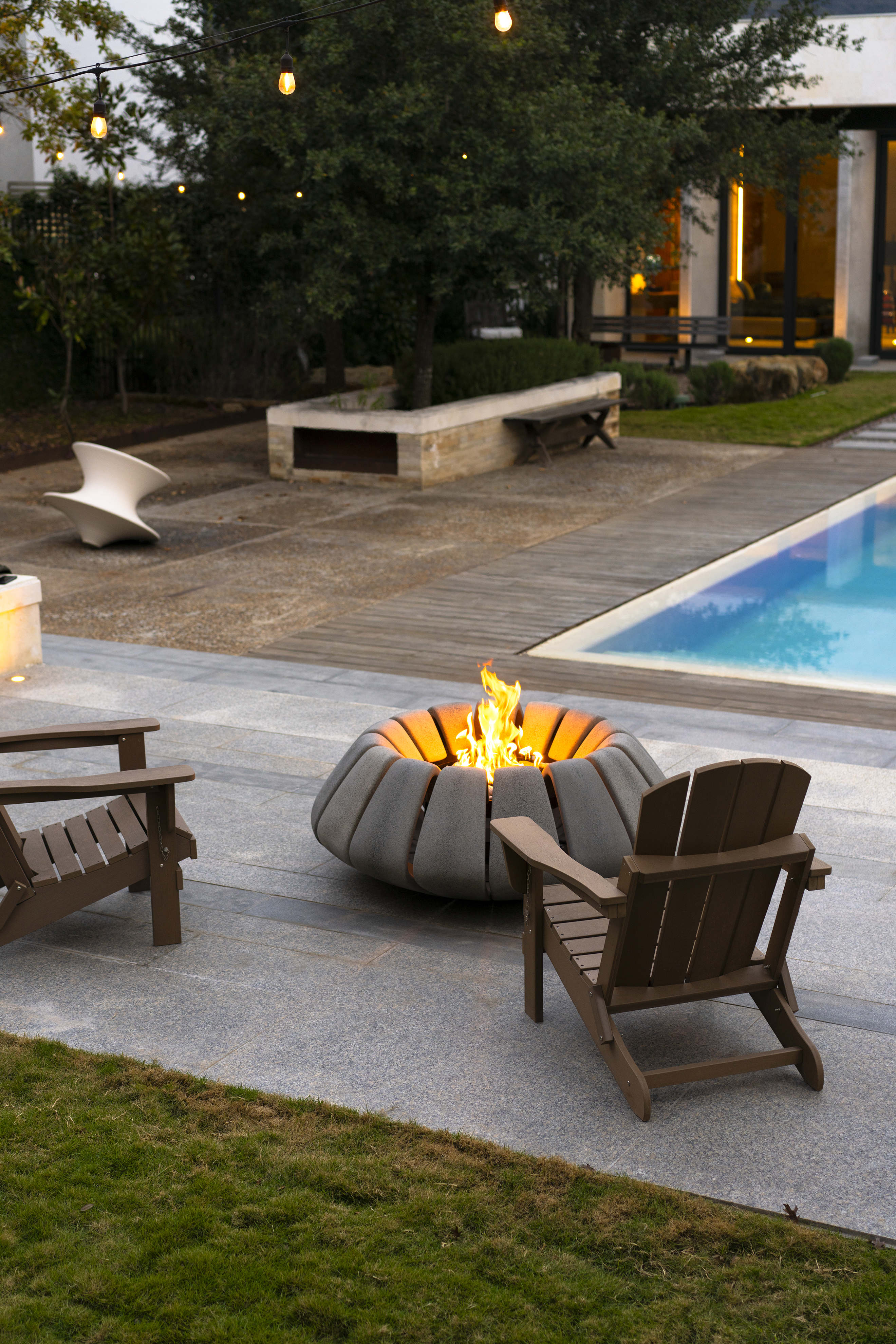concrete，Fire pit，Sunflower，