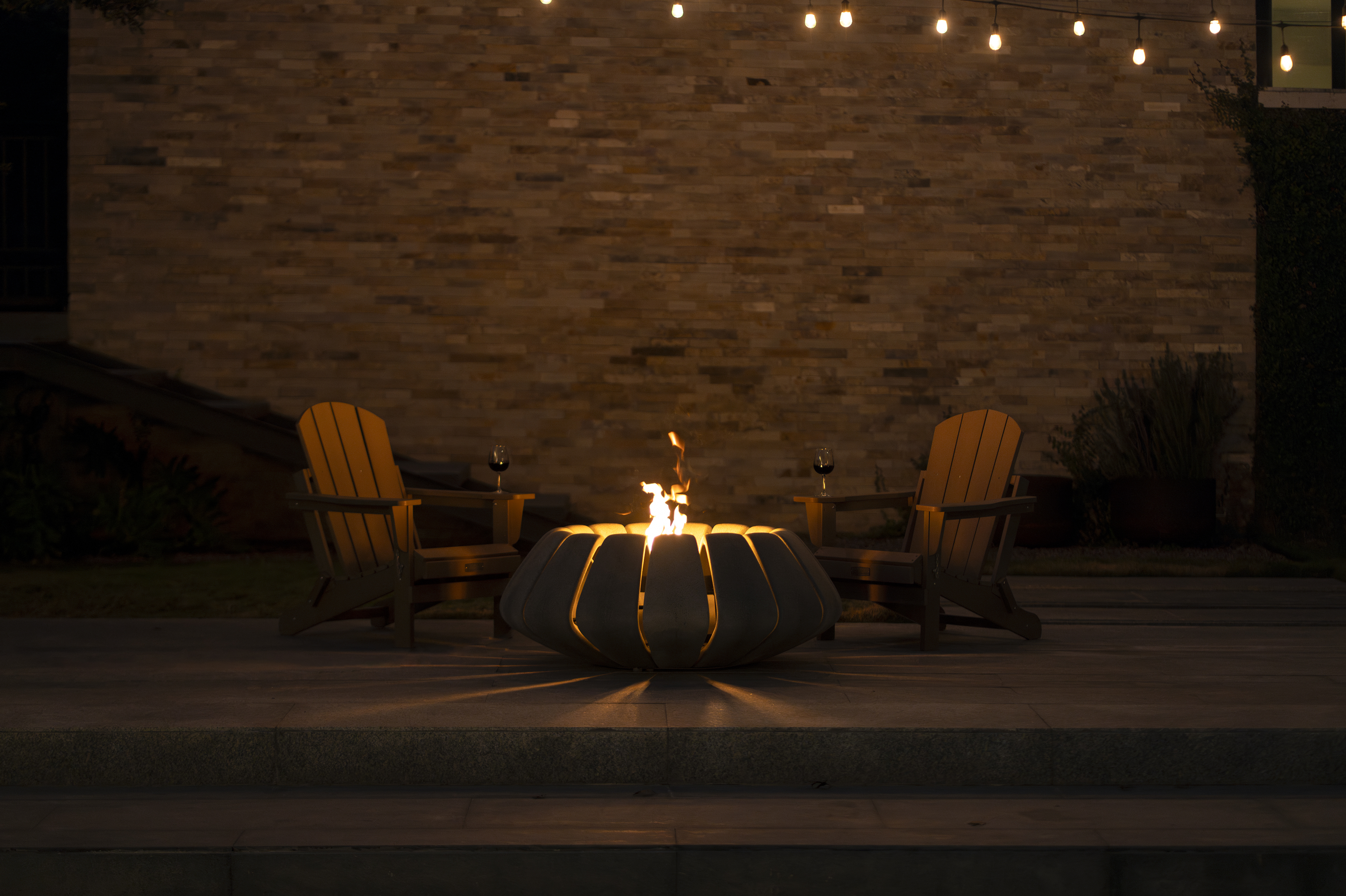 concrete，Fire pit，Sunflower，