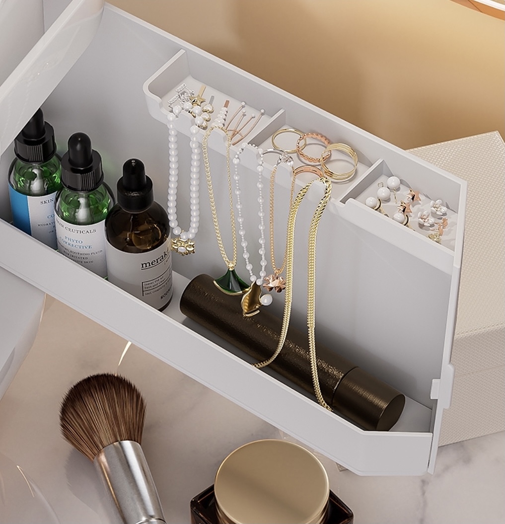 Cosmetic storage，