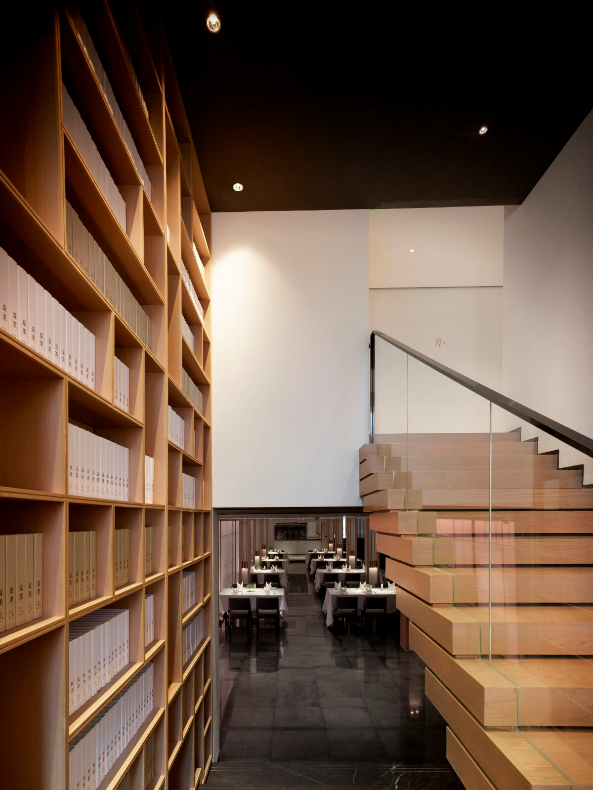 Dining space design，Restaurant Design，glowworm，Wood and marble，Plant reconstruction，space design ，Interior design，