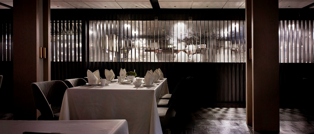 Dining space design，Restaurant Design，glowworm，Wood and marble，Plant reconstruction，space design ，Interior design，