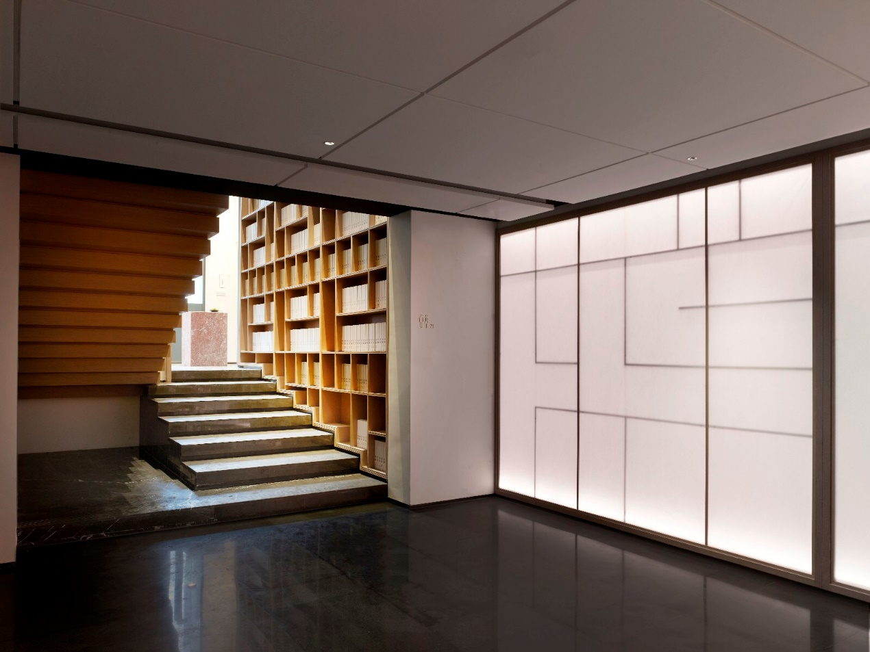 Dining space design，Restaurant Design，glowworm，Wood and marble，Plant reconstruction，space design ，Interior design，