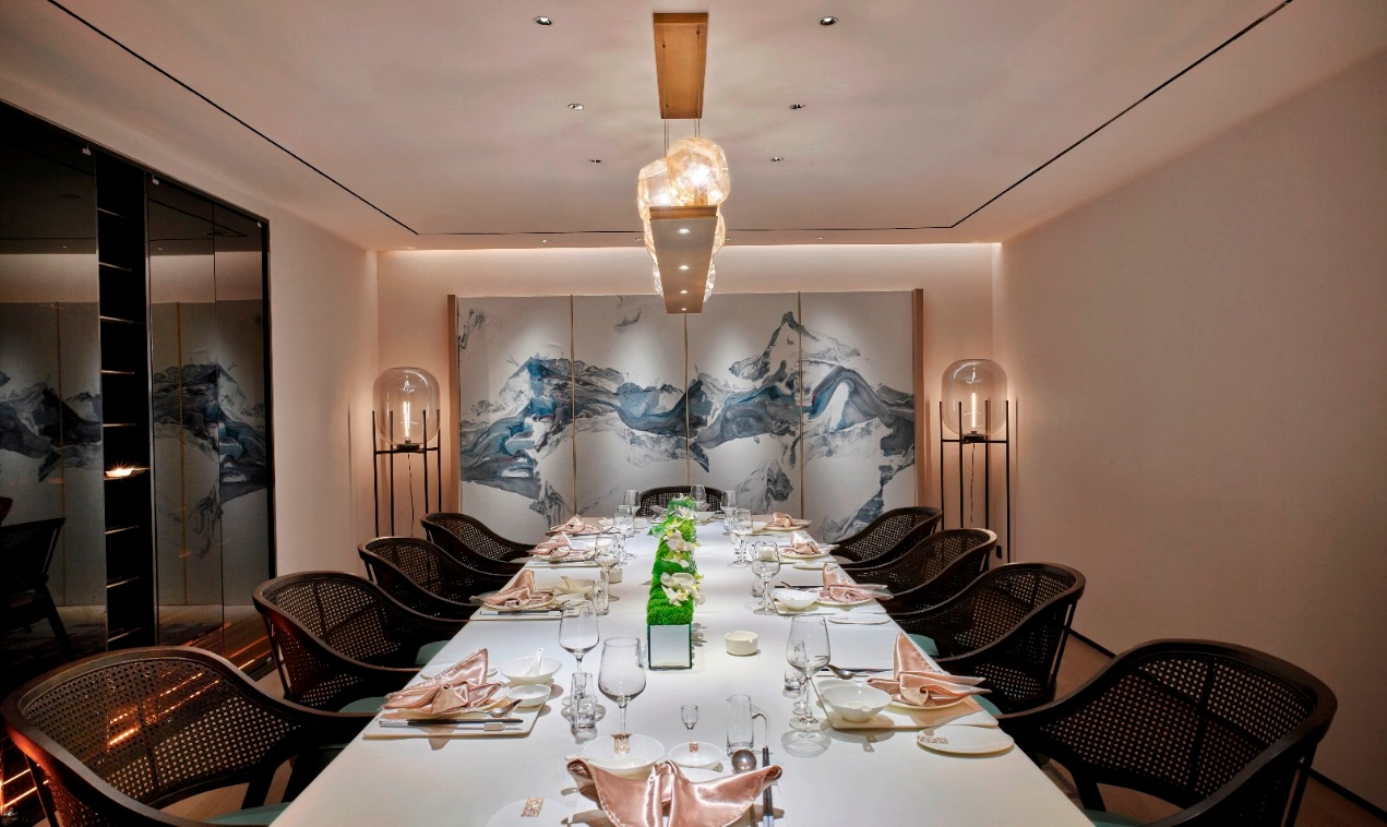 Dining space design，Restaurant Design，glowworm，Wood and marble，Plant reconstruction，space design ，Interior design，