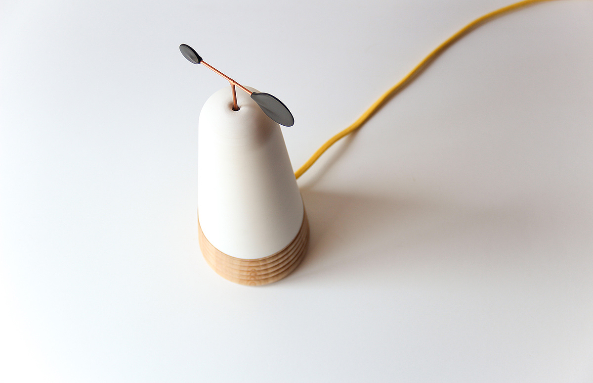 Table lamp design，sound design ，speaker，lamps and lanterns，Creative brain hole，Cylinder design，Wood and plastic，Innovative switching mode，Wind energy，Black and white matching，White and wood，