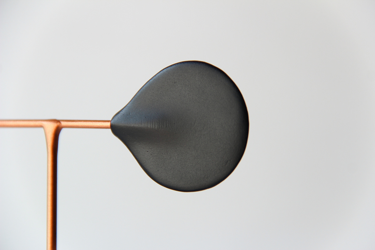 Table lamp design，sound design ，speaker，lamps and lanterns，Creative brain hole，Cylinder design，Wood and plastic，Innovative switching mode，Wind energy，Black and white matching，White and wood，