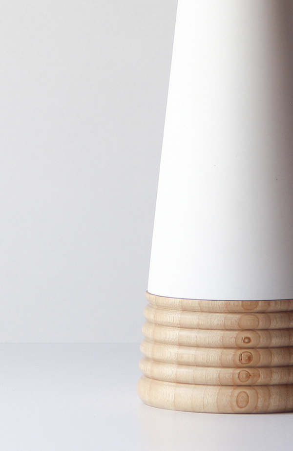 Table lamp design，sound design ，speaker，lamps and lanterns，Creative brain hole，Cylinder design，Wood and plastic，Innovative switching mode，Wind energy，Black and white matching，White and wood，